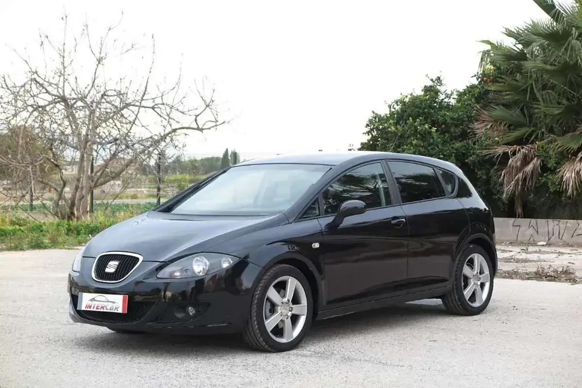 Usado Seat Leon Sport 140 CV (102 kW) 2006 Negro Utilitario
