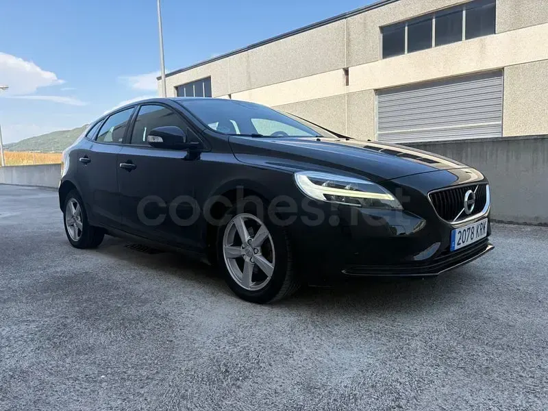 Usado Volvo V40 Kinetic 115 CV (84 kW) 2018 Negro Berlina