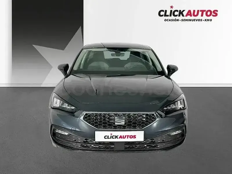 Usado Seat Leon Style 116 CV (85 kW) 2024 Gris / plata Berlina