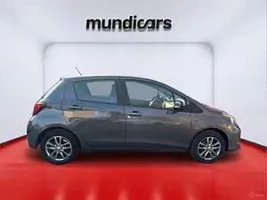 Usado Toyota Yaris Active 70 CV (51 kW) 2015 Gris Utilitario