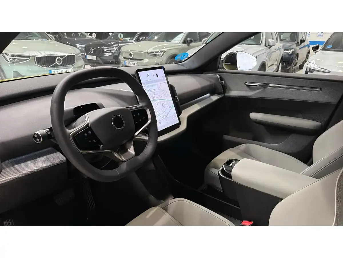 Usado Volvo EX30 Plus 200 kW (272 CV) 2024 Amarillo SUV