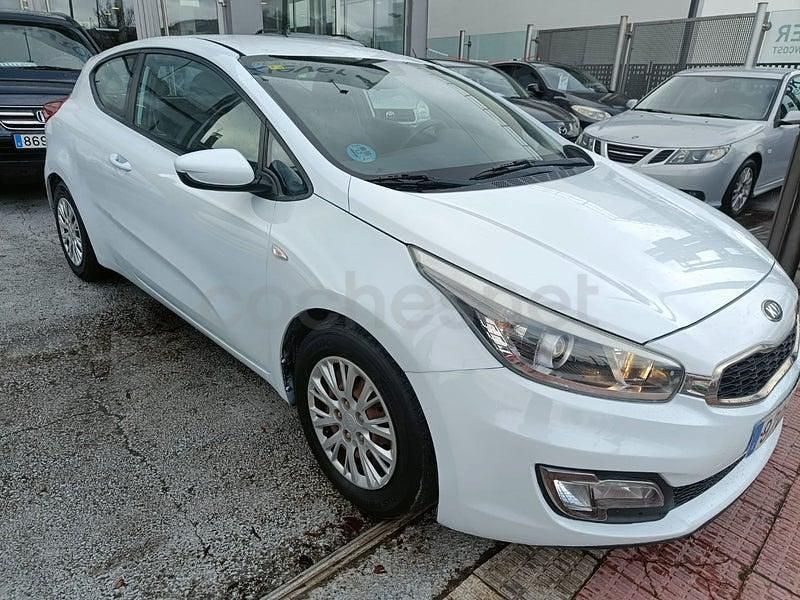 Blanco Usado 2014 Kia ProCeed Utilitario | 6990 € (Precio justo) - Imagen 1/4