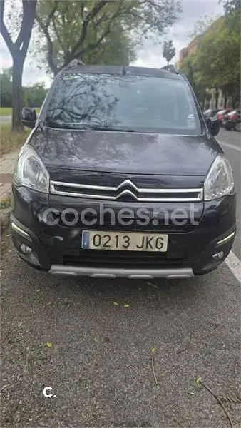 Usado Citroën Berlingo Feel 120 CV (88 kW) 2015 Negro Monovolumen