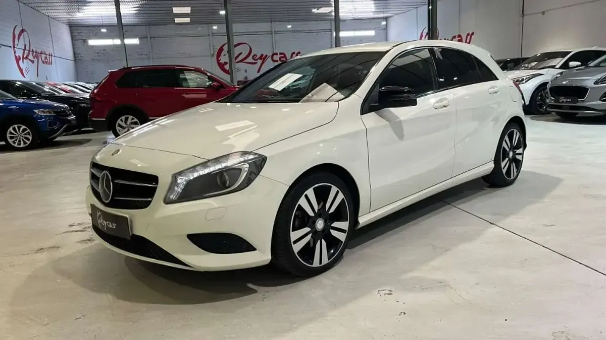 Usado Mercedes A200 AMG line 136 CV (100 kW) 2014 Blanco Utilitario