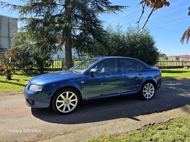 Usado Audi A4 130 CV (95 kW) 2004 Azul Berlina