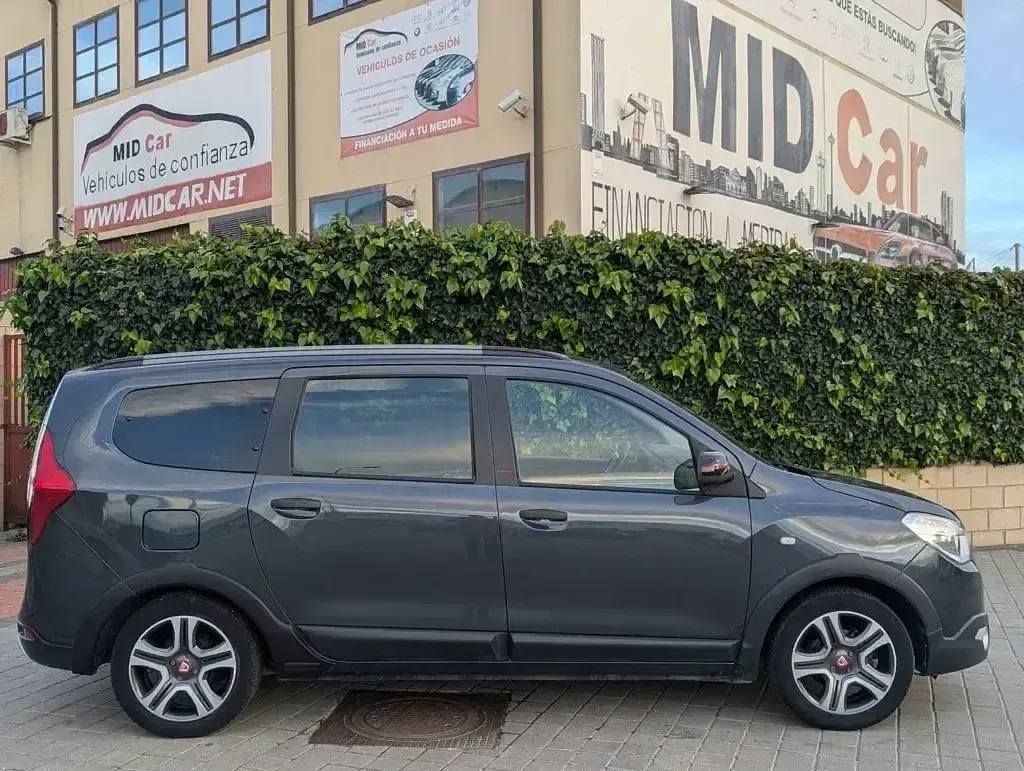 Usado Dacia Lodgy 102 CV (75 kW) 2019 Gris / plata Monovolumen