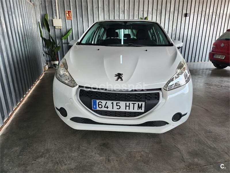 Usado Peugeot 208 Active 68 CV (50 kW) 2013 Blanco Utilitario