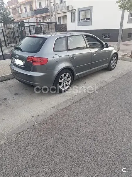 Usado Audi A3 Sportback Attraction 105 CV (77 kW) 2011 Gris / plata Utilitario