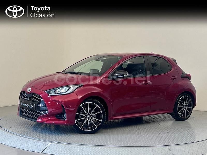 Rojo Usado 2023 Toyota Yaris Hybrid Sport Berlina | 23.700 € (Un poco caro) - Imagen 1/4