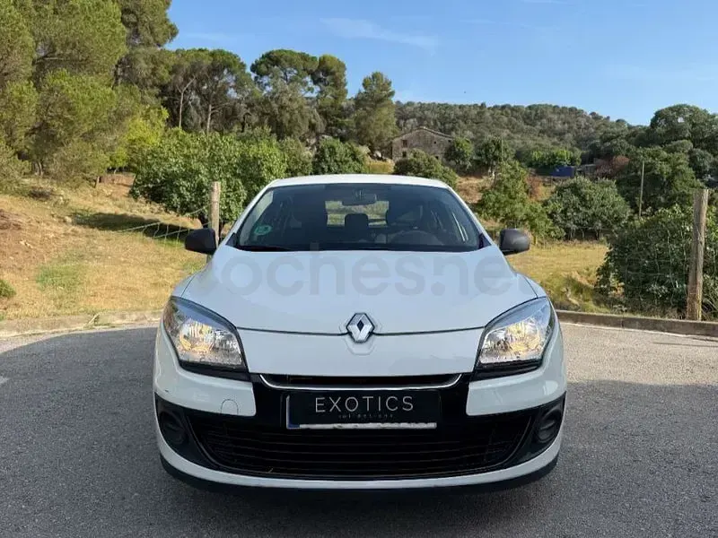 Usado Renault Mégane Authentique 100 CV (73 kW) 2013 Blanco Berlina