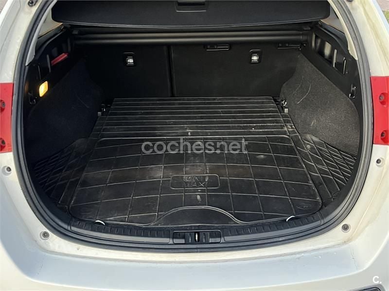 Usado Toyota Auris Active 132 CV (97 kW) 2015 Blanco Familiar