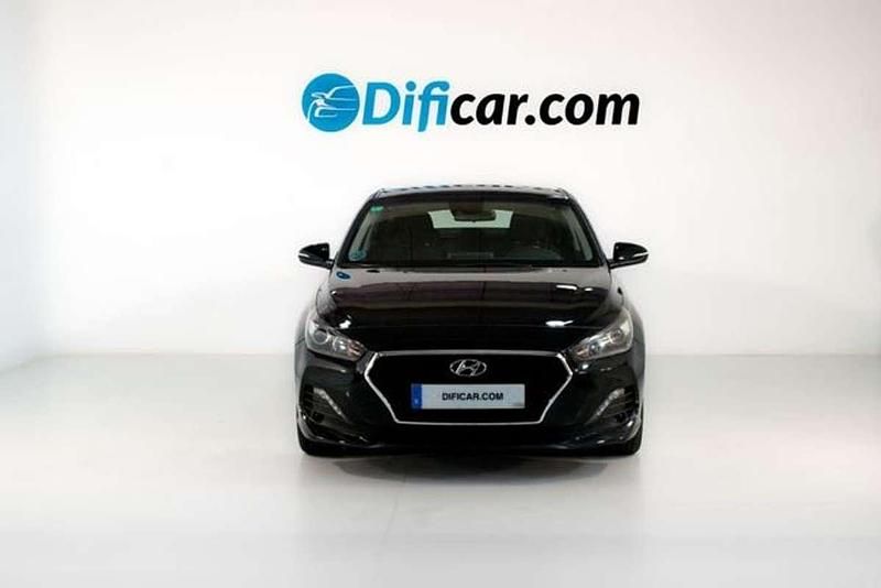 Usado Hyundai i30 121 CV (88 kW) 2019 Negro Berlina