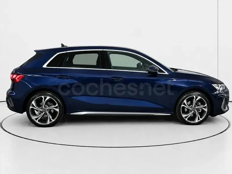 Usado Audi A3 S-Line 110 CV (80 kW) 2024 Azul Berlina