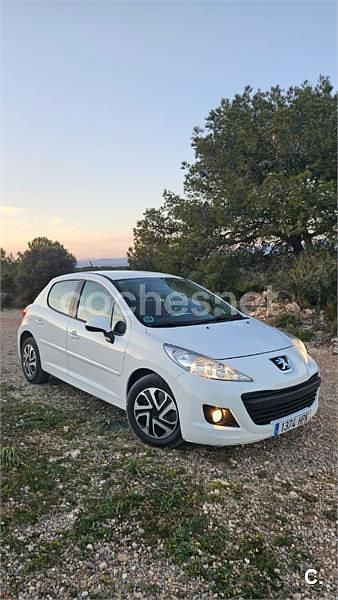 Usado Peugeot 207 68 CV (50 kW) 2014 Blanco Descapotable