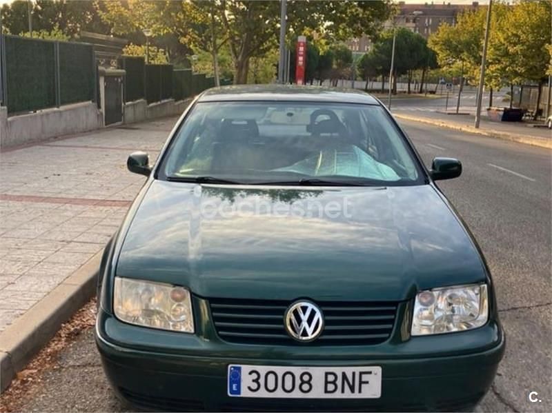 Verde Usado 2001 VW Bora Highline Berlina | 2200 € - Imagen 1/4