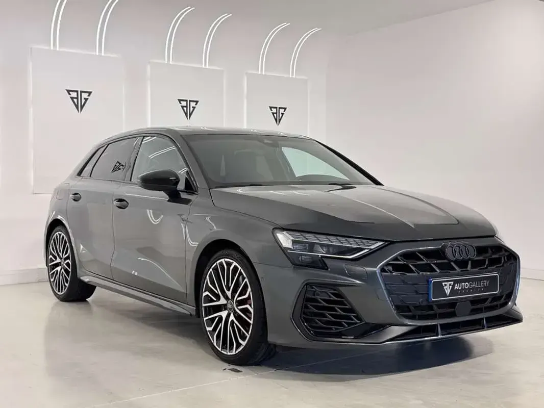 Usado Audi S3 Sportback Premium 333 CV (244 kW) 2024 Gris Utilitario