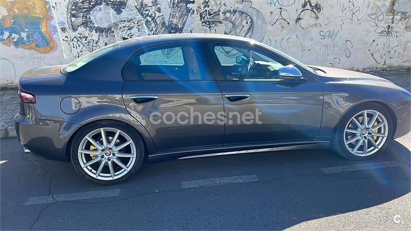 Usado Alfa Romeo 159 Ti 260 CV (191 kW) 2007 Gris / plata Berlina