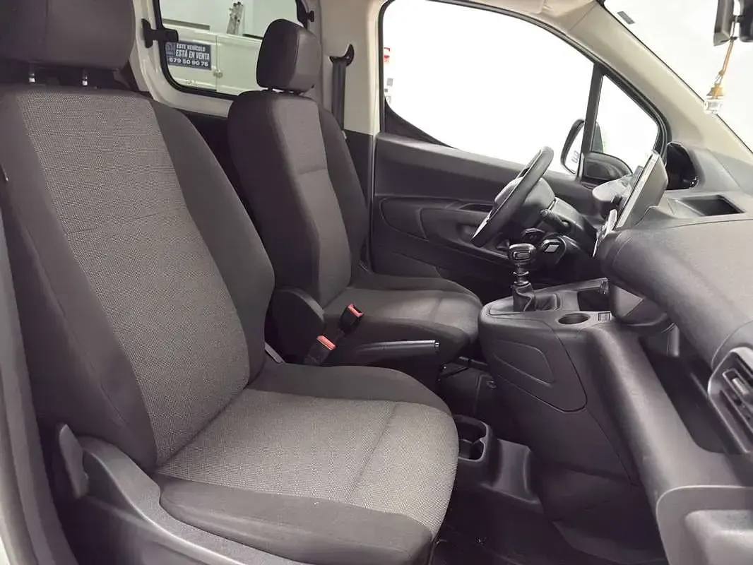 Usado Peugeot Rifter Active 100 CV (73 kW) 2021 Blanco Monovolumen
