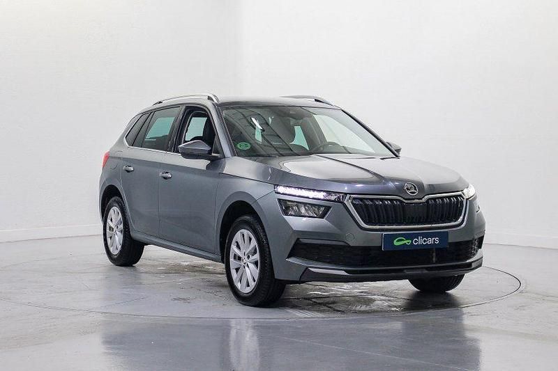Usado Skoda Kamiq Selection 115 CV (84 kW) 2023 Gris SUV