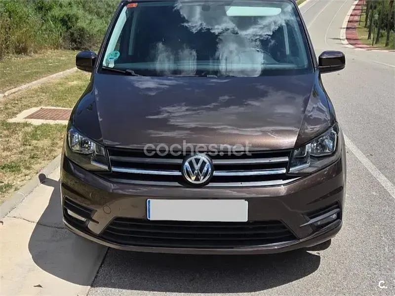 Usado VW Caddy Trendline 102 CV (75 kW) 2016 Marrón Monovolumen