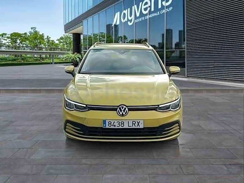 Usado VW Golf VIII Life 115 CV (84 kW) 2021 Amarillo Familiar