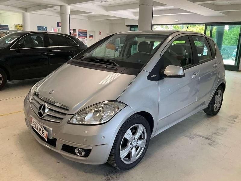 Gris Usado 2010 Mercedes A180 Avantgarde Utilitario | 7900 € (Buen precio) - Imagen 1/4