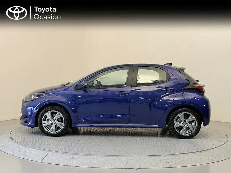 Usado Toyota Yaris Hybrid Active 116 CV (85 kW) 2025 Azul Berlina