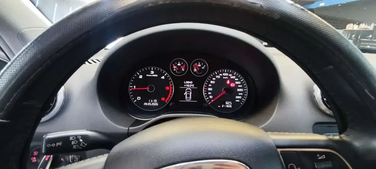 Usado Audi A3 Attraction 105 CV (77 kW) 2012 Blanco Utilitario