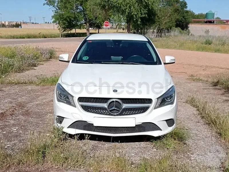Usado Mercedes CLA200 Shooting Brake Urban 136 CV (100 kW) 2016 Blanco Familiar
