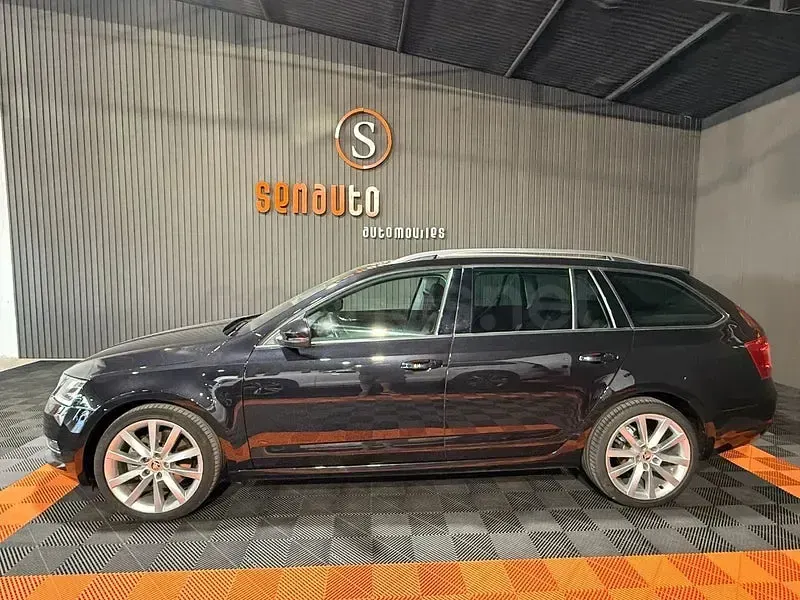 Usado Skoda Octavia Style 150 CV (110 kW) 2020 Negro Familiar