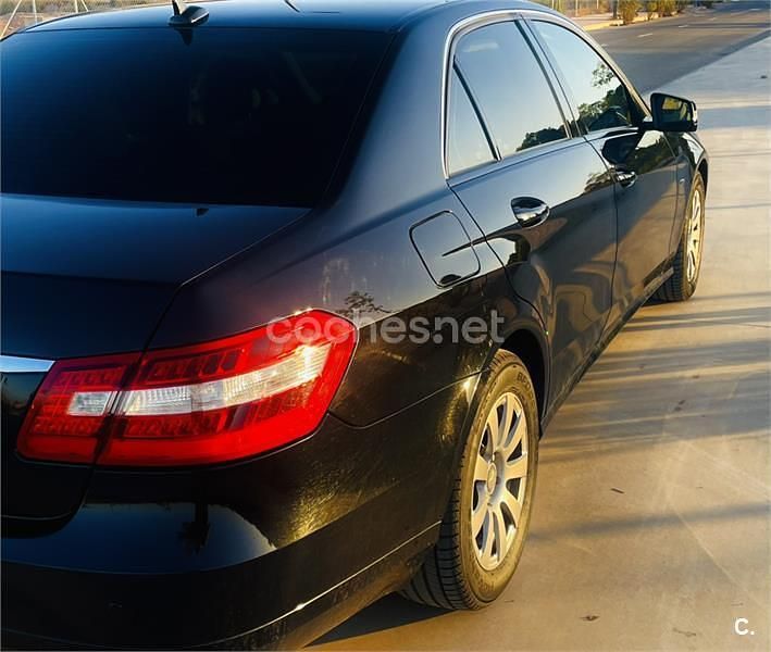 Usado Mercedes E220 170 CV (125 kW) 2010 Negro Berlina