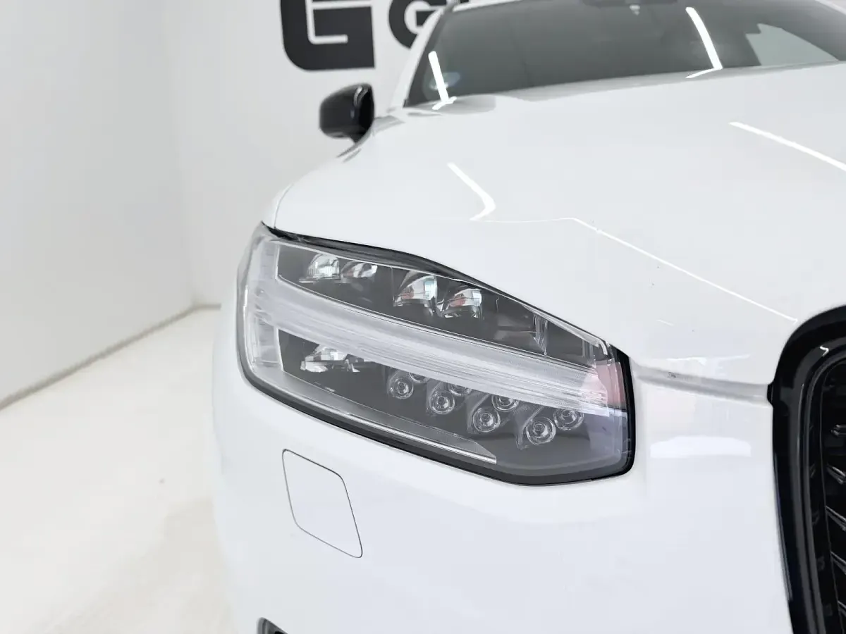 Usado Volvo XC90 R-Design 235 CV (172 kW) 2021 SUV