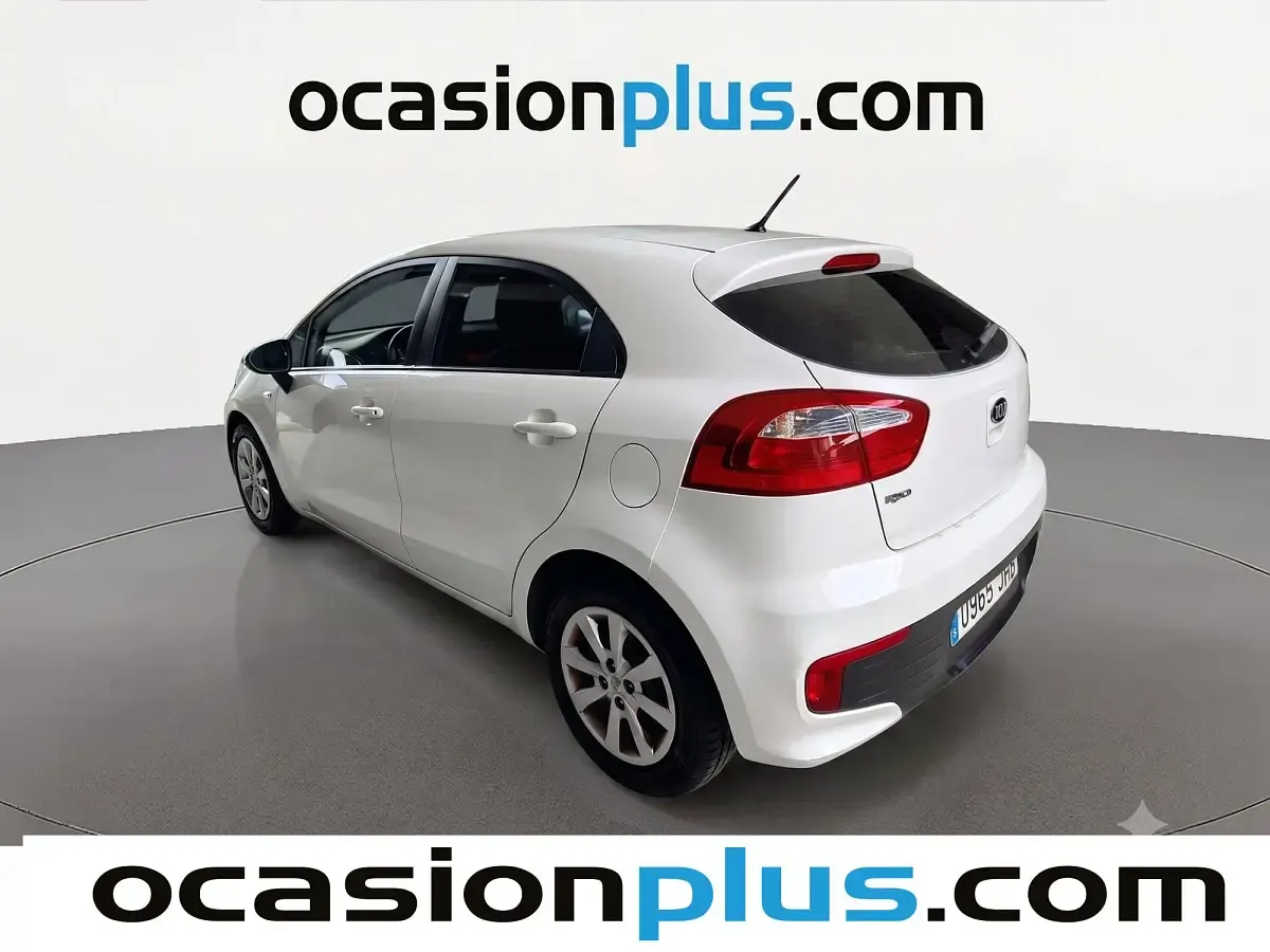 Usado Kia Rio 75 CV (55 kW) 2015 Blanco Utilitario