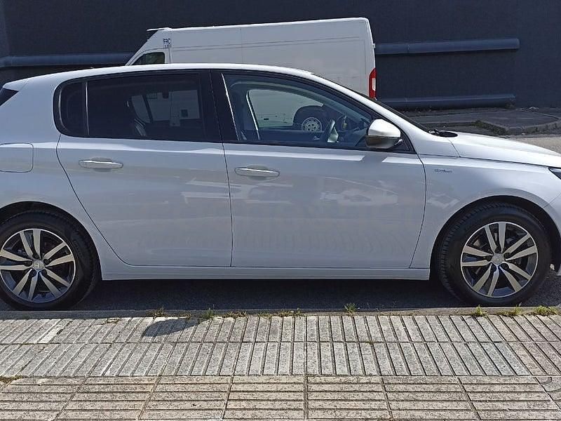 Usado Peugeot 308 Style 131 CV (96 kW) 2021 Blanco Berlina