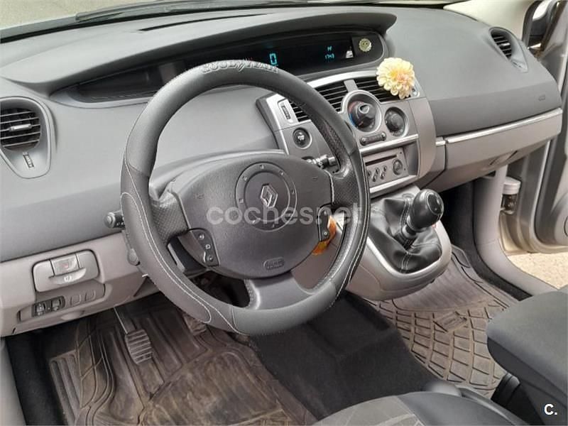 Usado Renault Scénic II Dynamique 105 CV (77 kW) 2005 Gris / plata Monovolumen