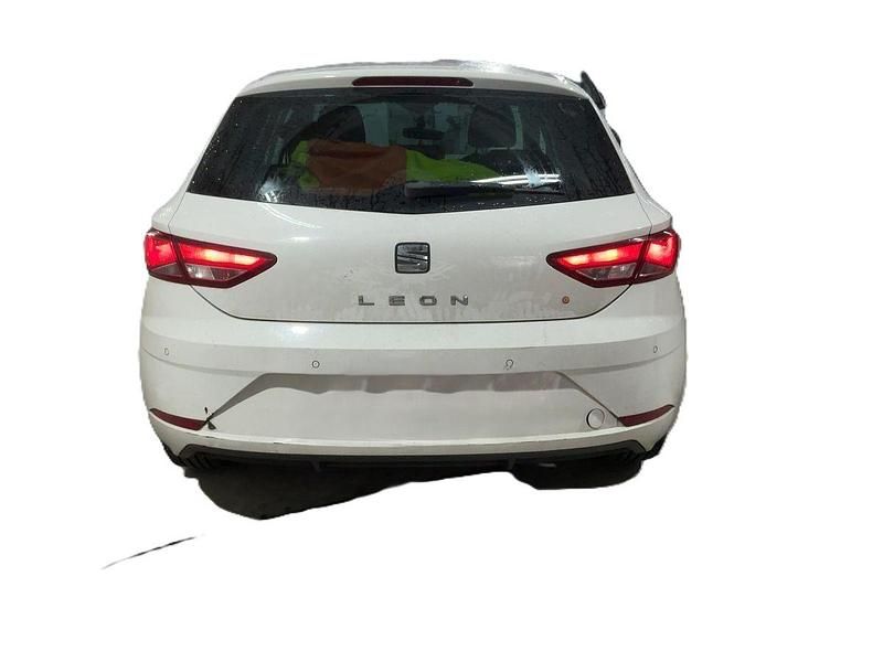 Usado Seat Leon Style 130 CV (95 kW) 2019 Blanco Utilitario