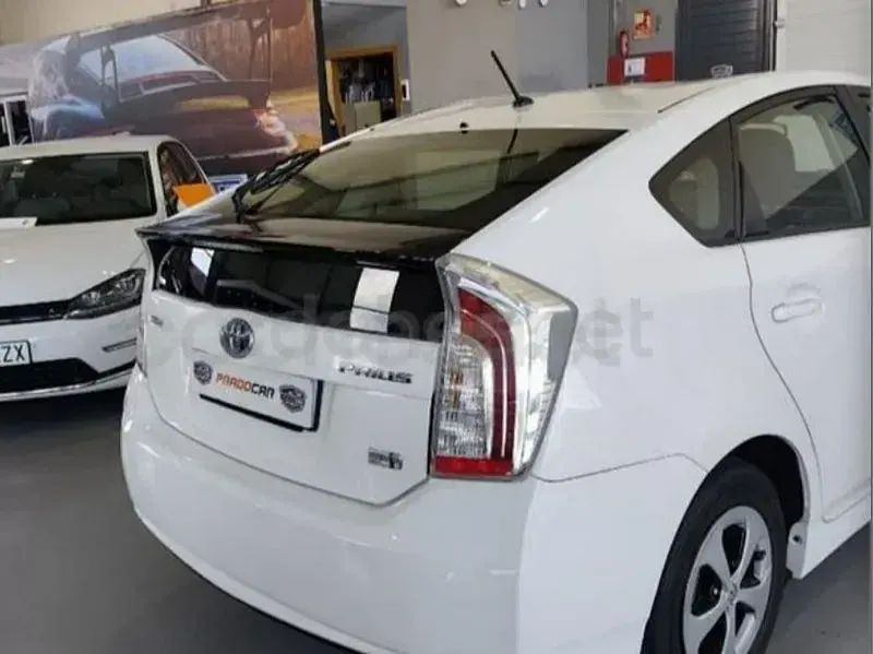 Usado Toyota Prius Advance 136 CV (100 kW) 2015 Blanco Berlina