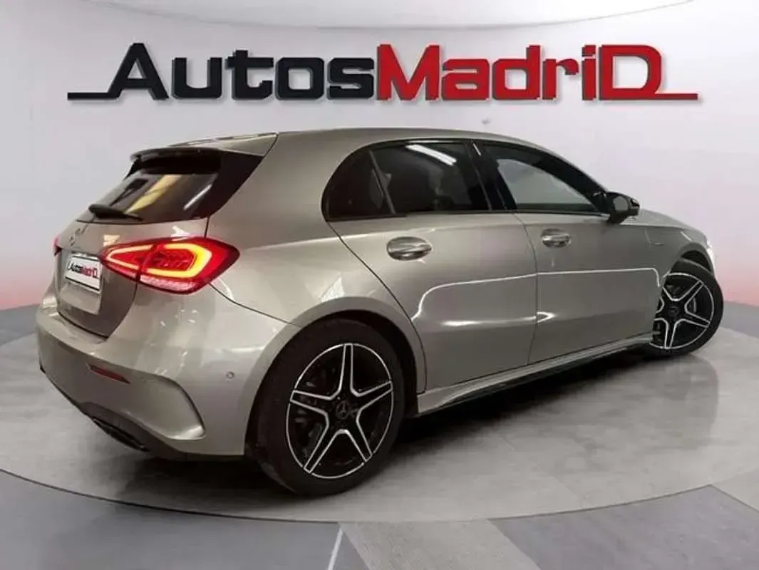 Usado Mercedes A180 117 CV (86 kW) 2021 Plateado Berlina