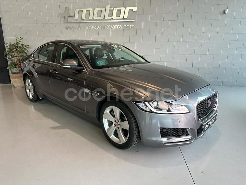 Usado Jaguar XF Prestige 180 CV (132 kW) 2016 Gris / plata Berlina