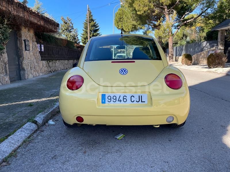 Usado VW New Beetle 102 CV (75 kW) 2003 Amarillo Utilitario
