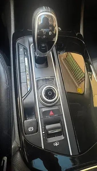 Usado Maserati Levante 275 CV (202 kW) 2018 Gris / plata SUV