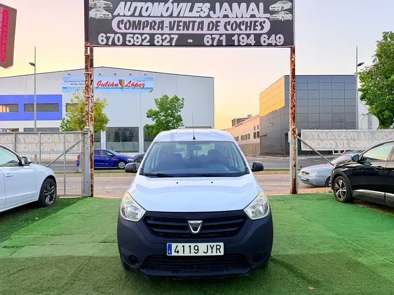 Usado Dacia Dokker Ambiance 90 CV (66 kW) 2017 Blanco Monovolumen