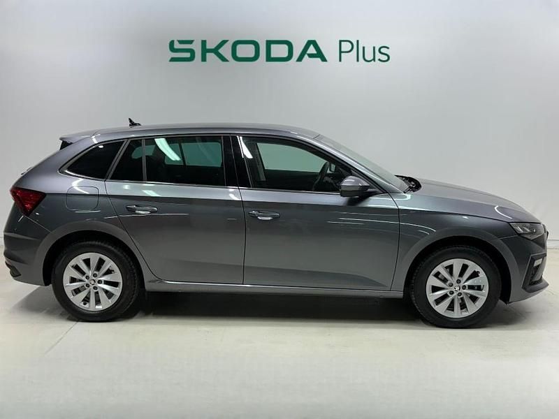 Usado Skoda Scala Selection 115 CV (84 kW) 2025 Gris Utilitario