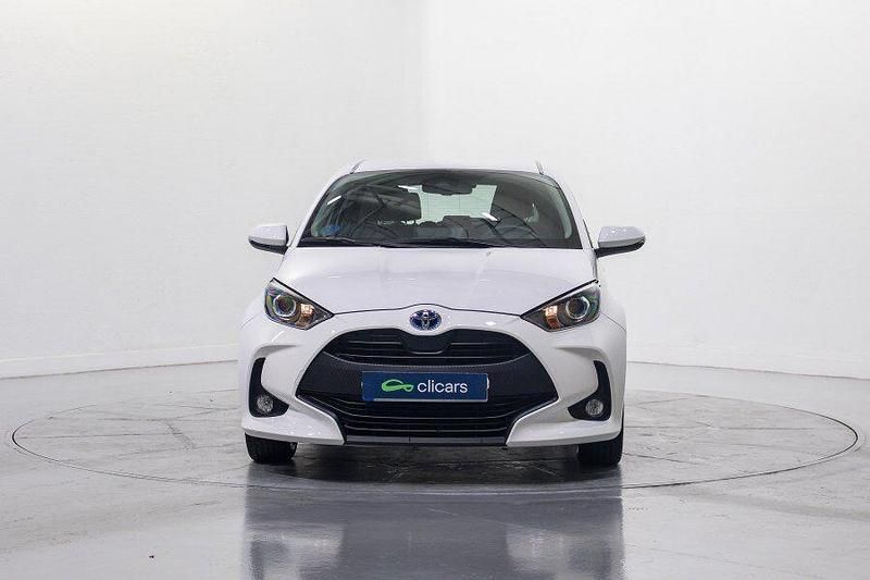 Usado Toyota Yaris Hybrid Active 116 CV (85 kW) 2023 Blanco Berlina