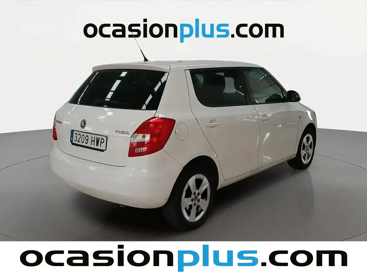 Usado Skoda Fabia Fresh 75 CV (55 kW) 2014 Blanco Utilitario