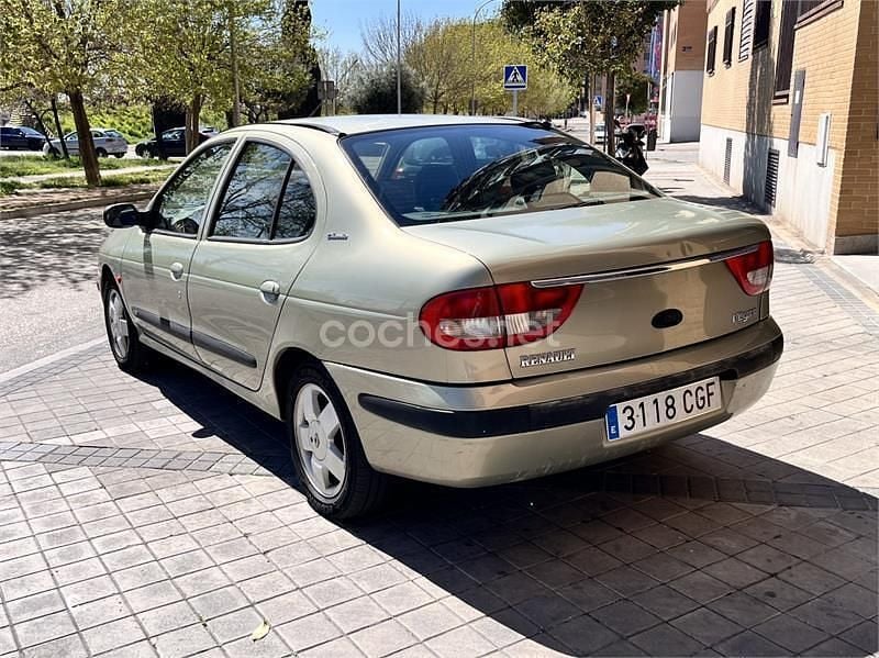 Usado Renault Mégane II 110 CV (80 kW) 2003 Verde Berlina