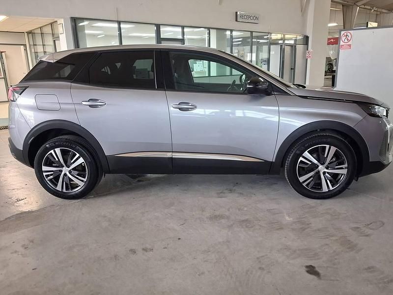 Usado Peugeot 3008 Allure 130 CV (95 kW) 2024 Gris SUV