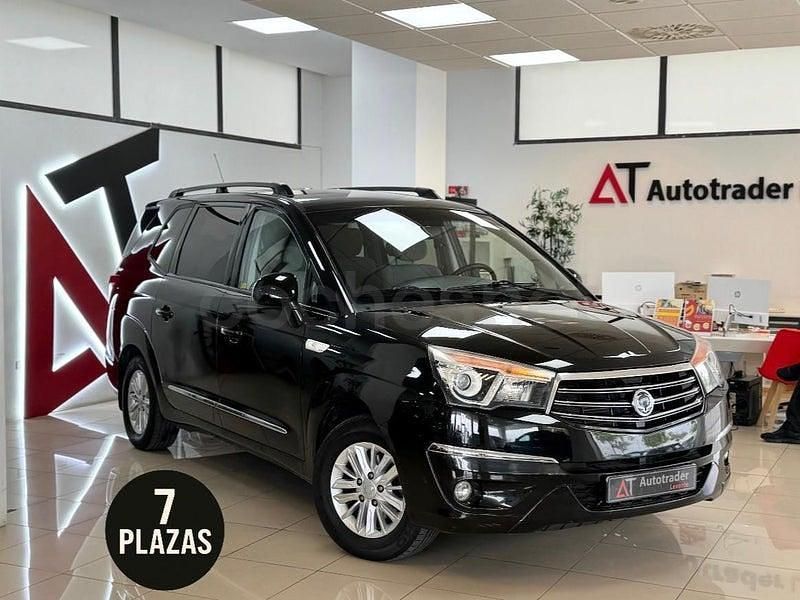 Usado Ssangyong (KGM) Rodius Limited 155 CV (114 kW) 2014 Negro Monovolumen