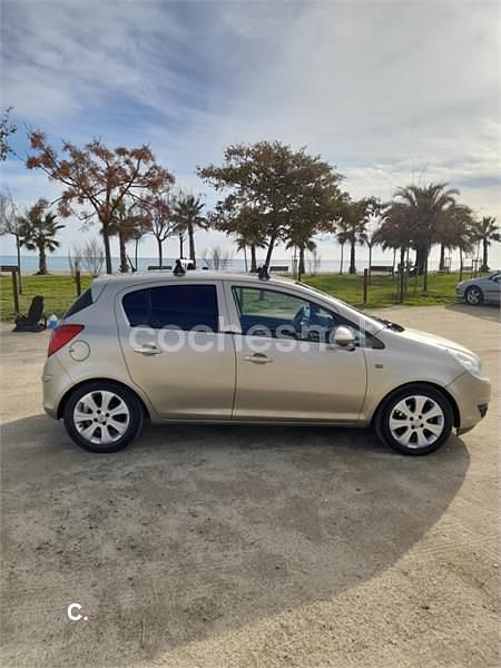 Usado Opel Corsa Enjoy 80 CV (58 kW) 2008 Beige Berlina