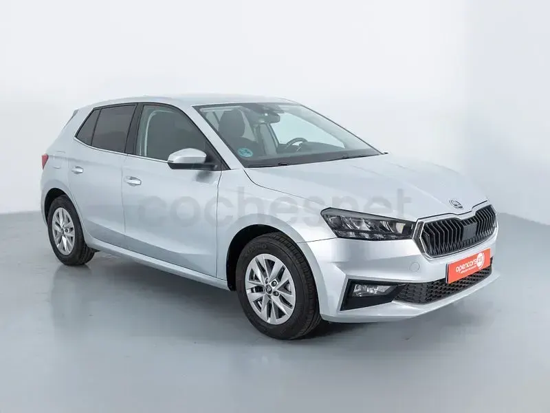 Usado Skoda Fabia Selection 95 CV (69 kW) 2025 Gris / plata Utilitario